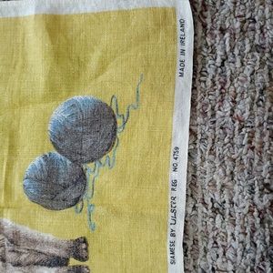 Vintage Siamese Cat Yellow tee towel